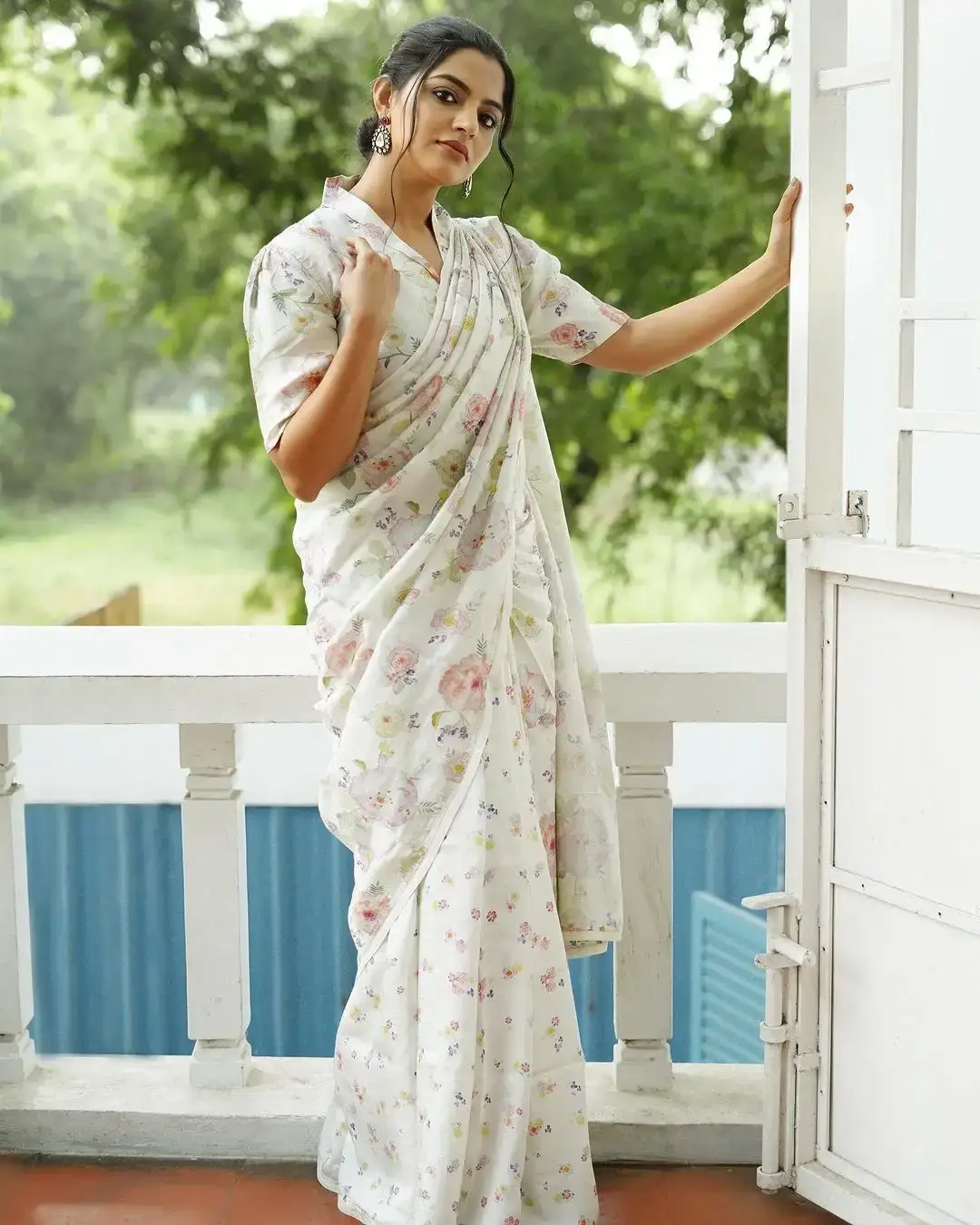 Indian Actress Nikhila Vimal in Traditional White Saree